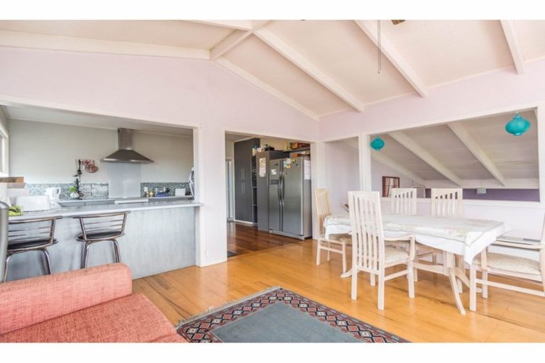 Photo of property in 7 Clayburn Road, Glen Eden, Auckland, 0602