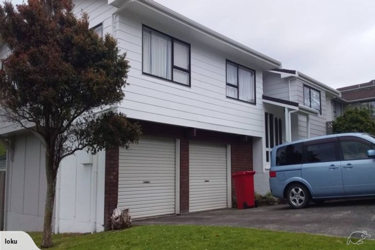 Photo of property in 79 Victory Crescent, Tawa, Wellington, 5028