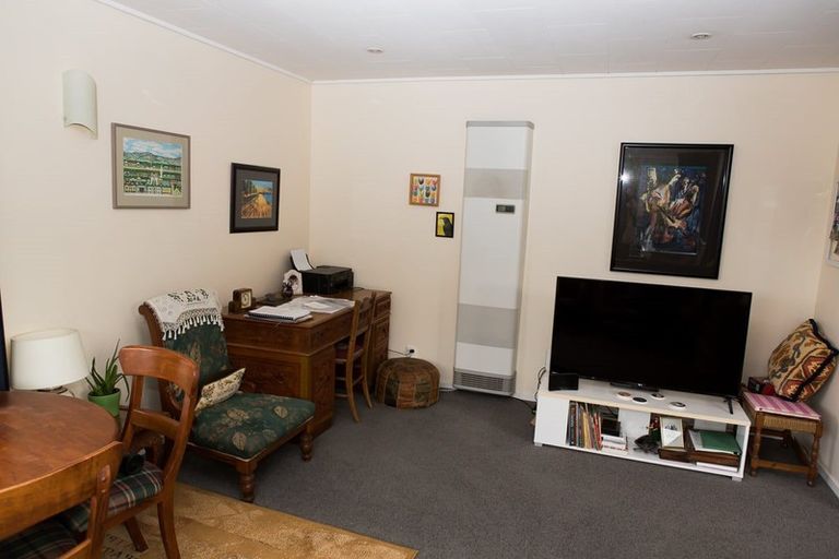 Photo of property in 15 Gloaming Hill, Titahi Bay, Porirua, 5022