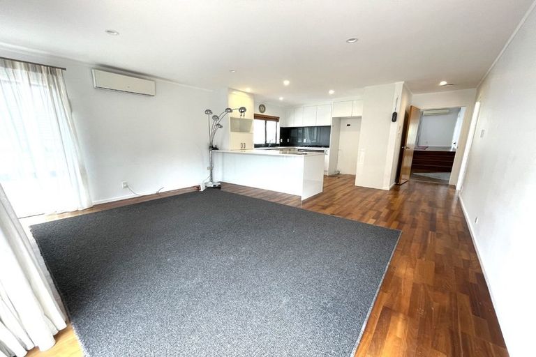 Photo of property in 7 Cherub Place, West Harbour, Auckland, 0618