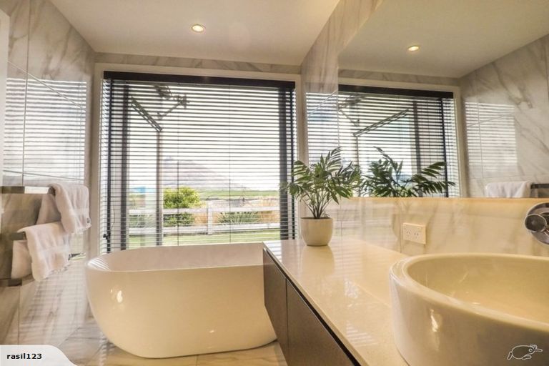 Photo of property in 48 Falconer Rise, Jacks Point, Queenstown, 9371