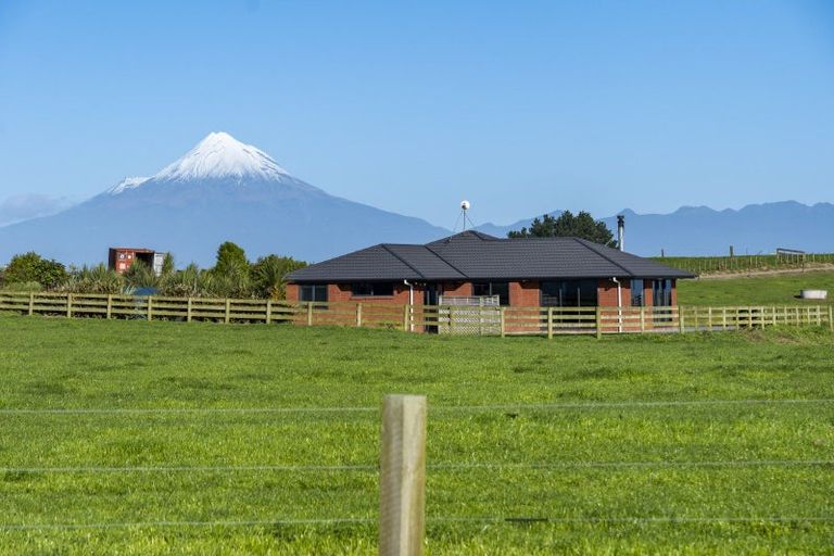 Photo of property in 890a Otaraoa Road, Tikorangi, Waitara, 4383