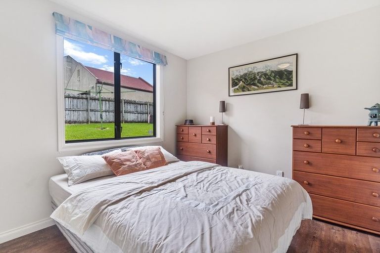 Photo of property in 16 View Ridge Drive, Ranui, Auckland, 0612