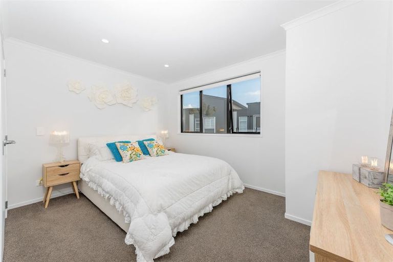 Photo of property in 2 Mayfly Lane, Hobsonville, Auckland, 0616