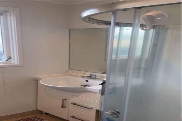 Photo of property in 11a Bamboo Grove, Kelston, Auckland, 0602