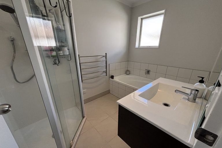 Photo of property in 55a Matipo Road, Te Atatu Peninsula, Auckland, 0610