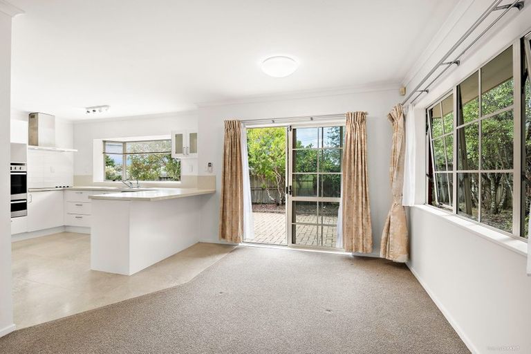 Photo of property in 11 Stanford Street, Albany, Auckland, 0632