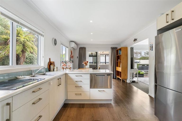 Photo of property in 114 Everitt Crescent, Whangamata, 3620