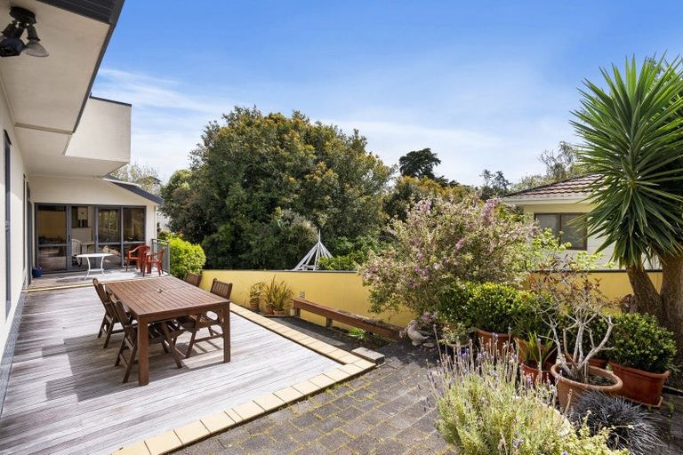 Photo of property in 2/47 Glencoe Road, Browns Bay, Auckland, 0630