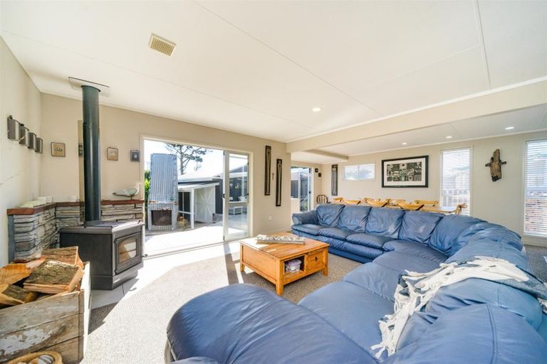 Photo of property in 1946 Parewanui Road, Parewanui, Bulls, 4894