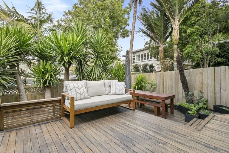 Photo of property in 23a Stafford Road, Northcote Point, Auckland, 0627