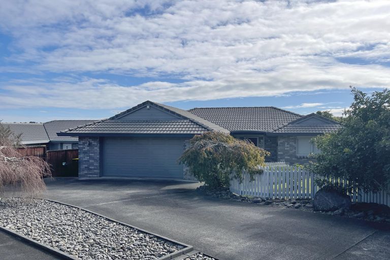 Photo of property in 2/12 Ayrshire Place, Somerville, Auckland, 2014