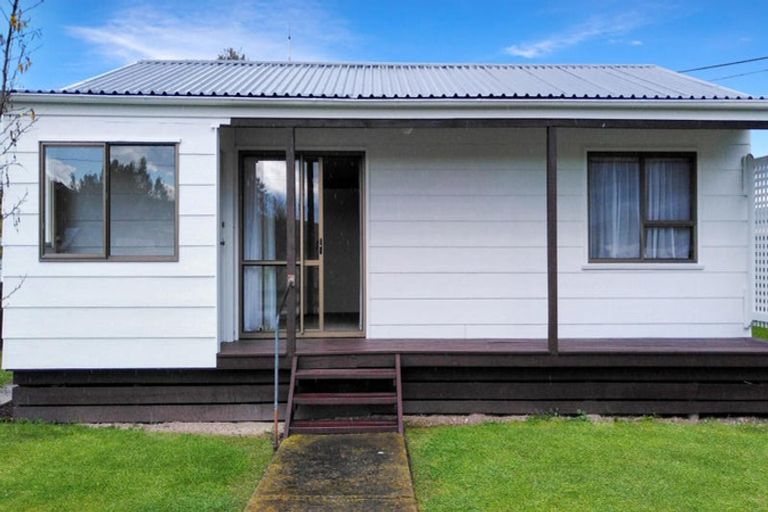 Photo of property in 13 Carruthers Street, Otane, 4202