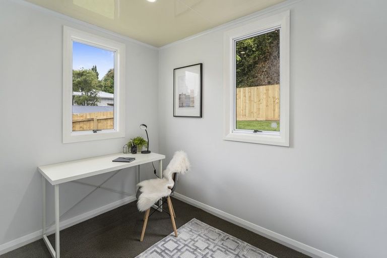 Photo of property in 120 Huatoki Street, Frankleigh Park, New Plymouth, 4310