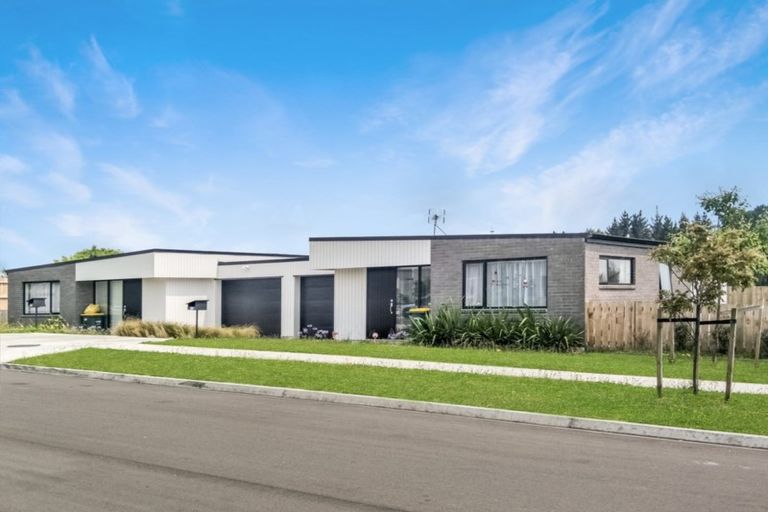 Photo of property in 72 Prado Drive, Pukekohe, 2120