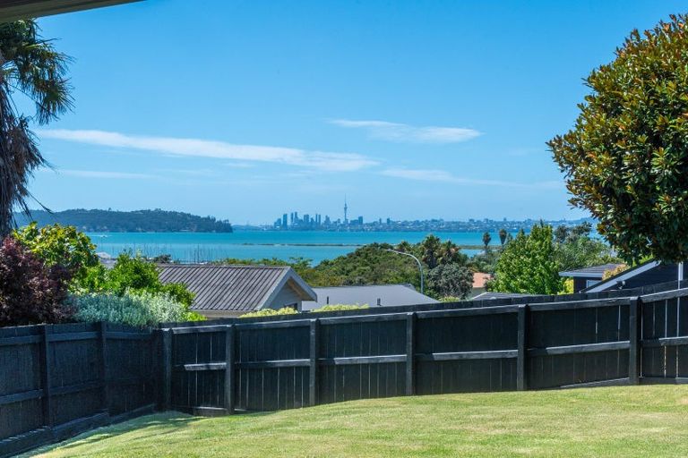Photo of property in 25 Marina View Drive, West Harbour, Auckland, 0618