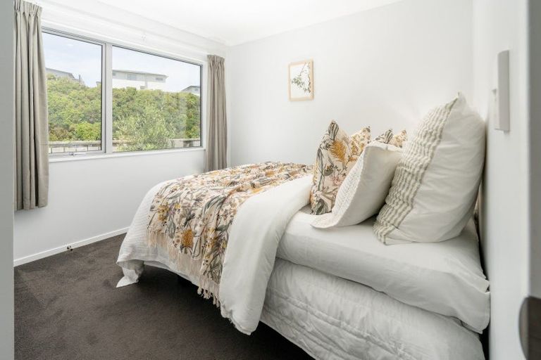 Photo of property in 15 Belize Grove, Grenada Village, Wellington, 6037