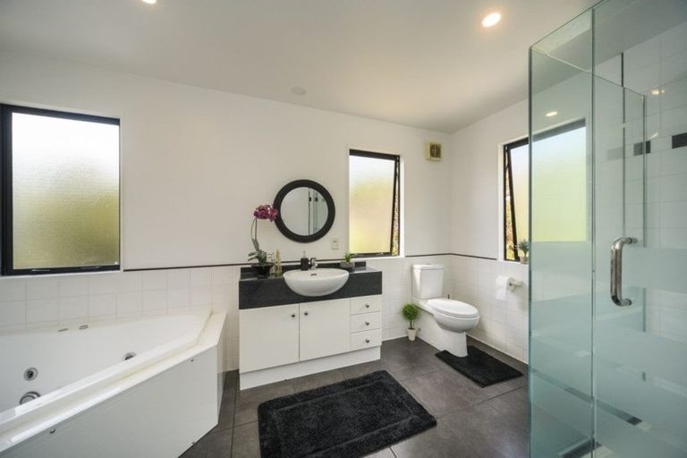 Photo of property in 44 Ruapehu Drive, Fitzherbert, Palmerston North, 4410