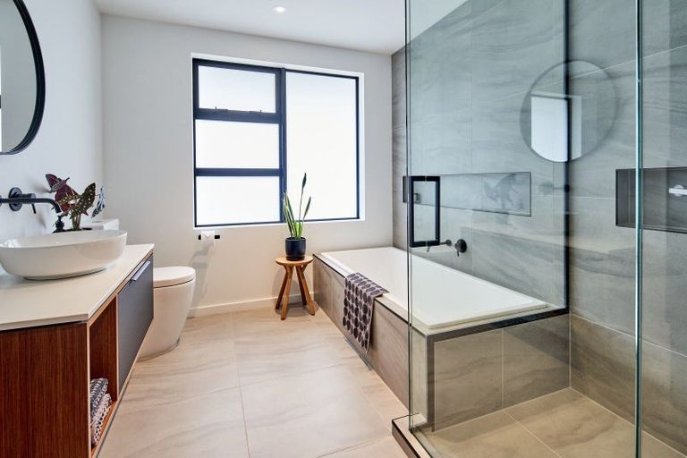 Photo of property in 5 Howard Road, Point Howard, Lower Hutt, 5013