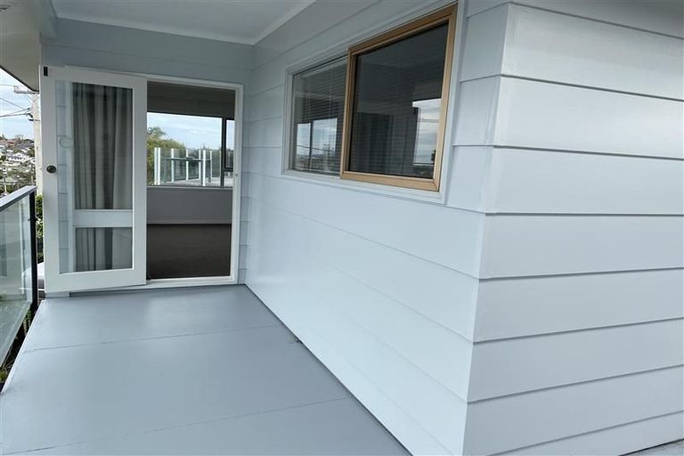 Photo of property in 2/50 Seaview Road, Castor Bay, Auckland, 0620