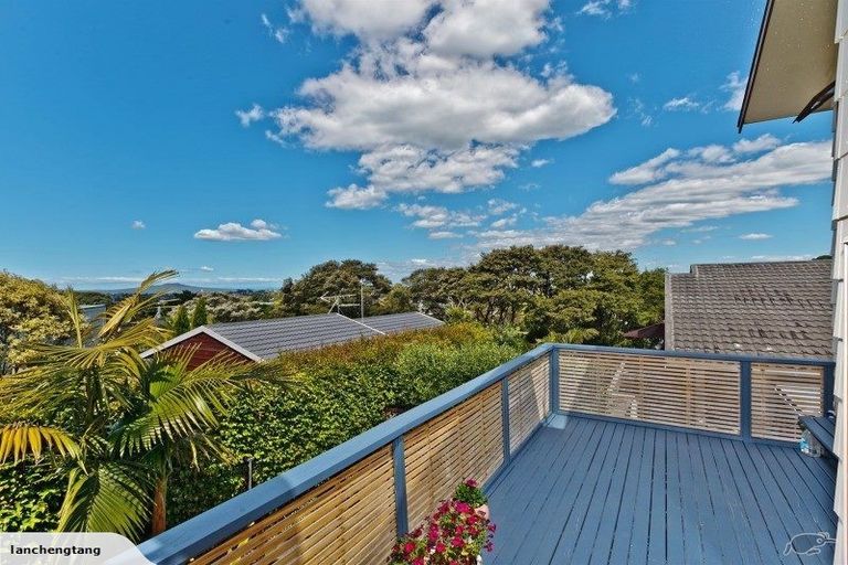 Photo of property in 1/35 Girrahween Drive, Totara Vale, Auckland, 0629