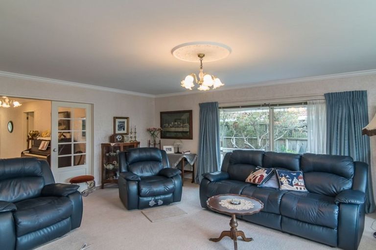 Photo of property in 22 Cranbrook Grove, Waikanae, 5036