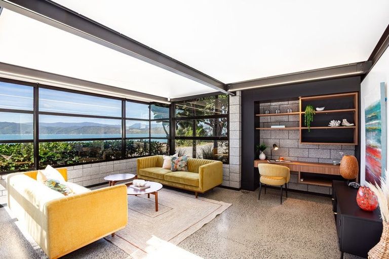 Photo of property in 377a Karaka Bay Road, Karaka Bays, Wellington, 6022