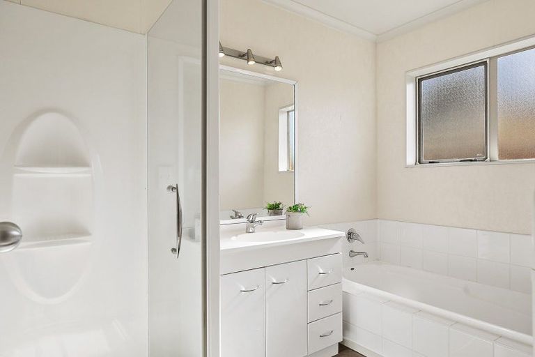 Photo of property in 18b Abergeldie Way, Cambridge, 3434