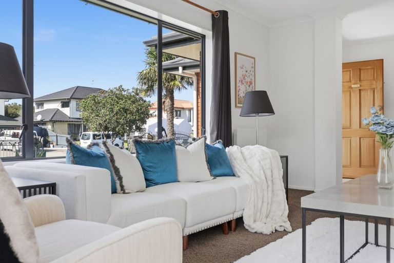 Photo of property in 35 Peninsula Road, Mangere, Auckland, 2022