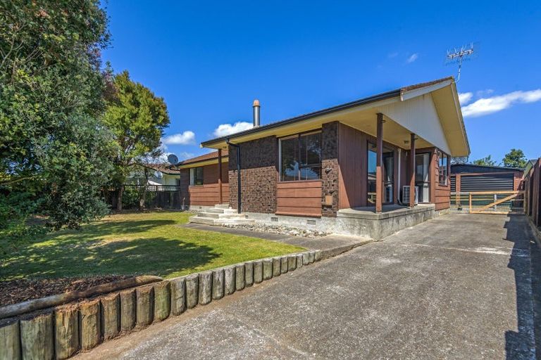 Photo of property in 12 Hillcrest Drive, Kelvin Grove, Palmerston North, 4414