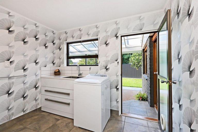 Photo of property in 51b Avondale Road, Taradale, Napier, 4112