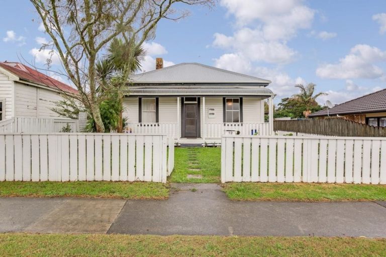 Photo of property in 12 Albert Street, Pukekohe, 2120