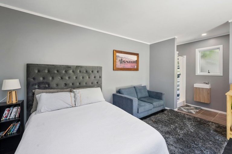 Photo of property in 17 Irwin Place, Kinloch, Taupo, 3377