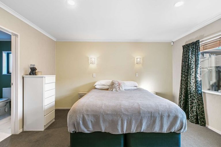 Photo of property in 28 Carroll Place, Owhata, Rotorua, 3010