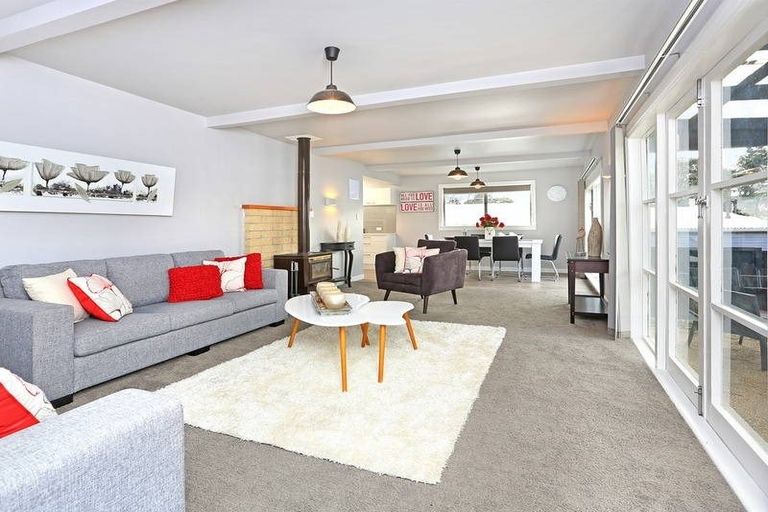 Photo of property in 91 Konini Road, Titirangi, Auckland, 0604