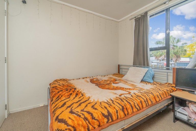 Photo of property in 2/5 Eulogy Place, Randwick Park, Auckland, 2105
