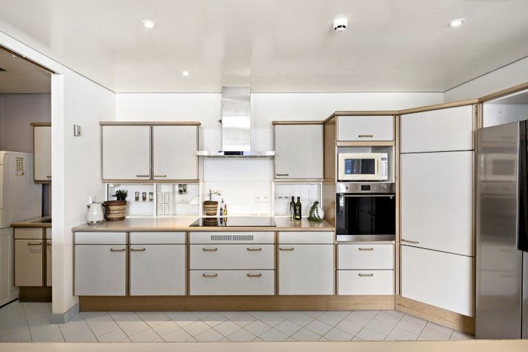 Photo of property in Trieste, 2/346 Oriental Parade, Oriental Bay, Wellington, 6011