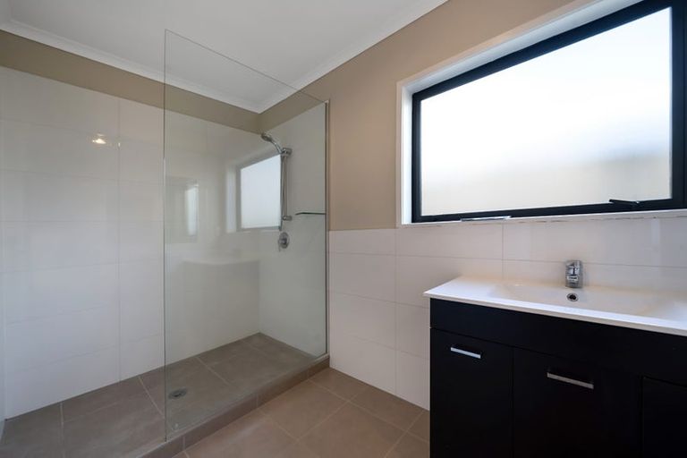 Photo of property in 4190a Great North Road, Glendene, Auckland, 0602