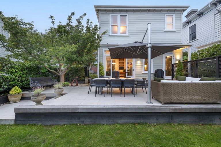 Photo of property in 18 Austin Street, Mount Victoria, Wellington, 6011