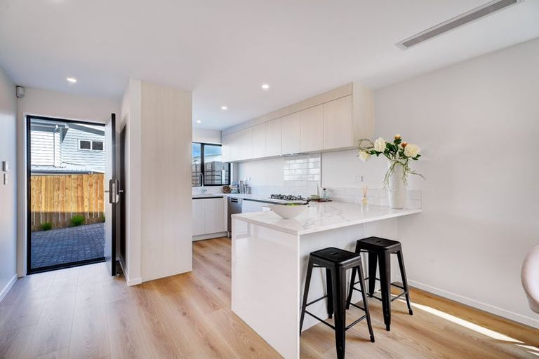 Photo of property in 21c Crosby Road, West Harbour, Auckland, 0618