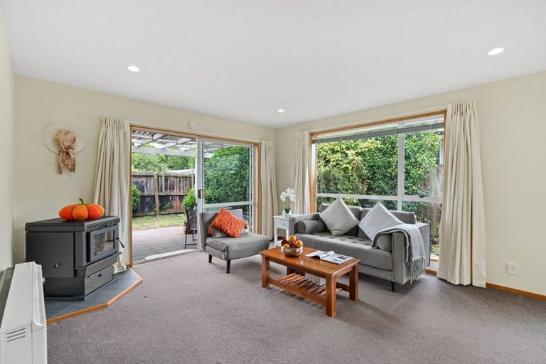 Photo of property in 1 Ilfracombe Place, Burnside, Christchurch, 8053
