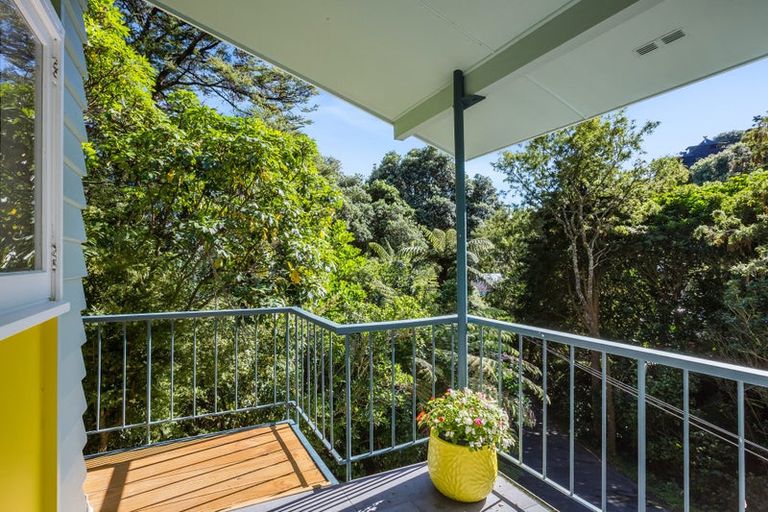 Photo of property in 8 Kaitawa Road, York Bay, Lower Hutt, 5013