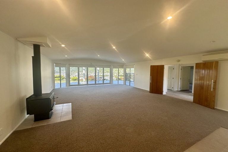 Photo of property in 8 Harbour View Heights, Picton, 7220