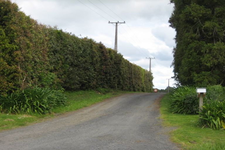 Photo of property in 49 Tawa Road, Kumeu, 0891