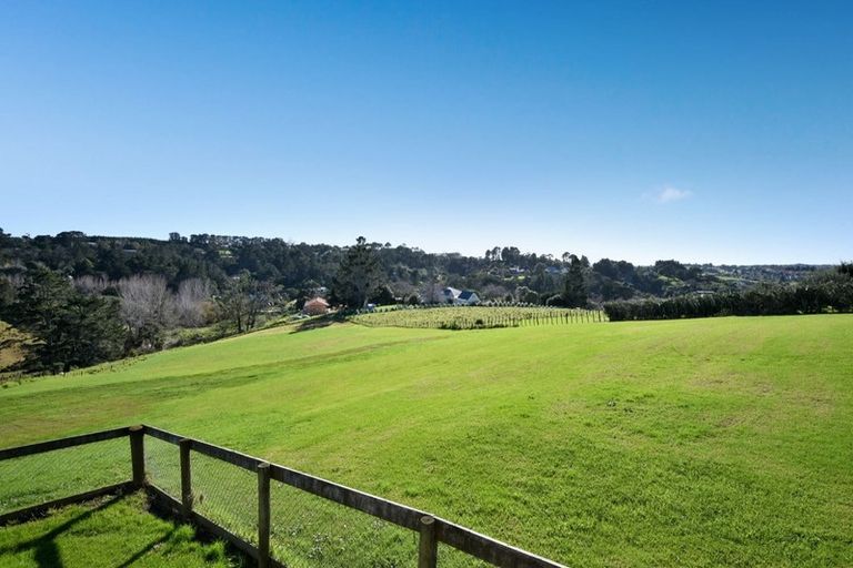 Photo of property in 36 Roberts Road, Matakatia, Whangaparaoa, 0930