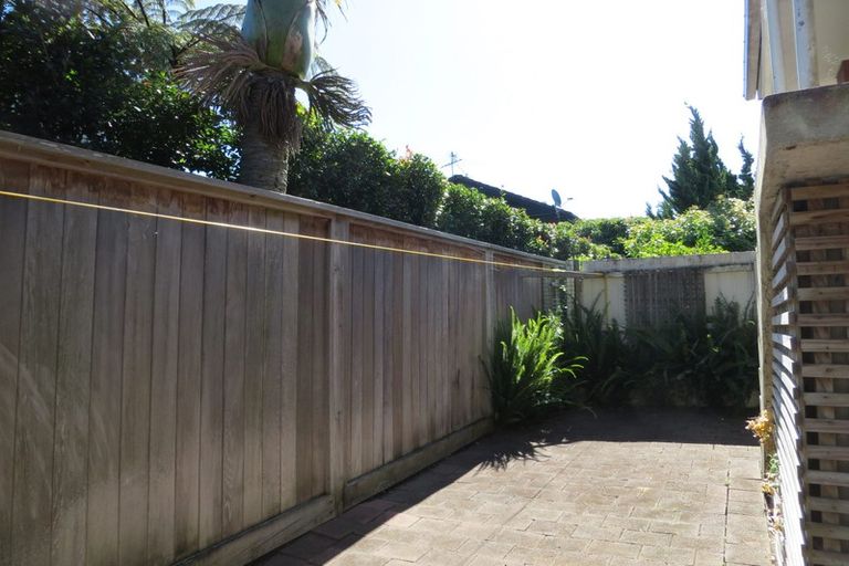 Photo of property in 3/240 Hurstmere Road, Takapuna, Auckland, 0622