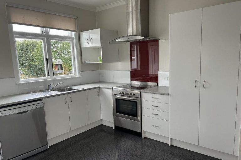 Photo of property in 18 Franklin Avenue, Hokowhitu, Palmerston North, 4410