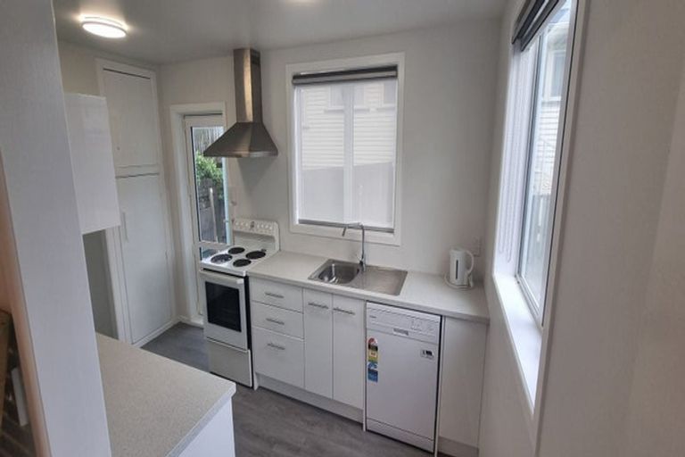 Photo of property in 5 Bay Drive, Titahi Bay, Porirua, 5022