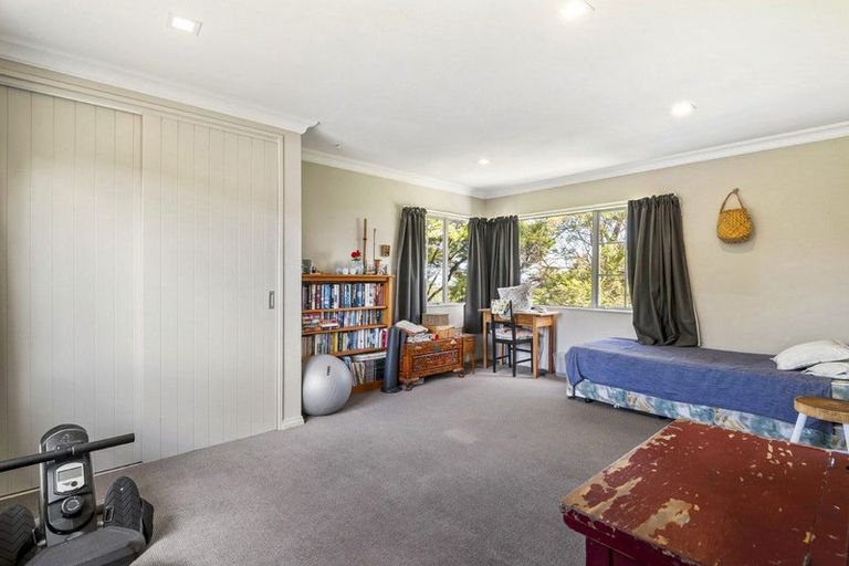 Photo of property in 5 Chatham Avenue, Paremoremo, Auckland, 0632