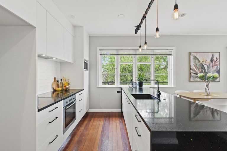 Photo of property in 1/2 Varlene Terrace, Forrest Hill, Auckland, 0620